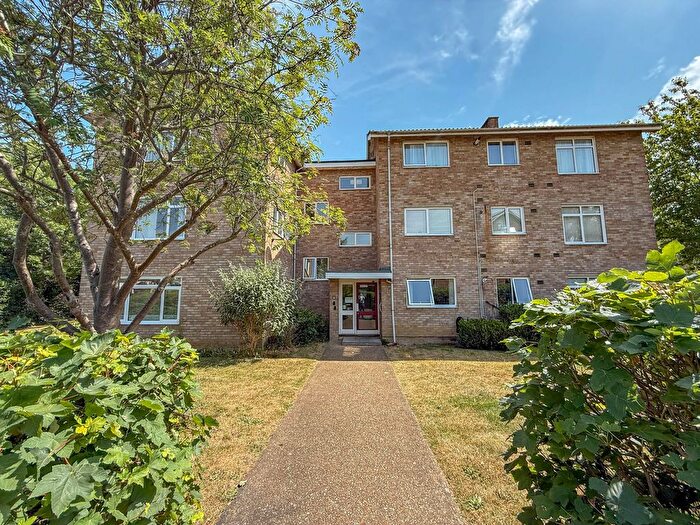 1 Bedroom Flat To Rent In Gibbs Couch, Carpenders Park, Watford, WD19