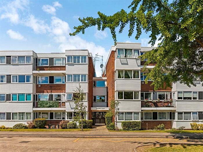 2 Bedroom Flat To Rent In New Wanstead, London, E11