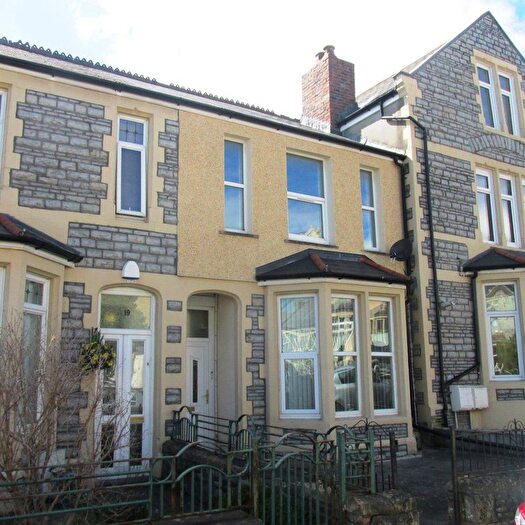 2 Bedroom Flat To Rent In Kingsland Crescent, Barry, CF63