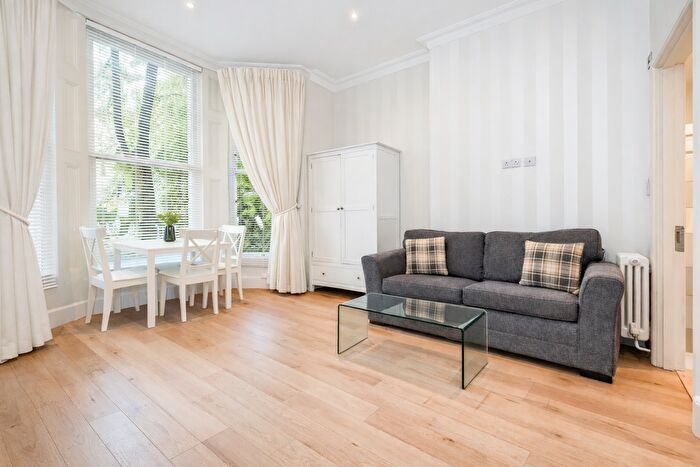 Studio To Rent In Elsham Road, W14