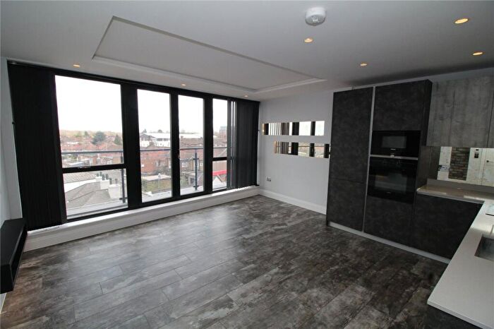 2 Bedroom Apartment To Rent In Chase Road, London, N14