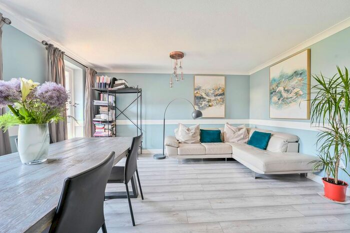 2 Bedroom Flat To Rent In Garter Way, Canada Water, London, SE16