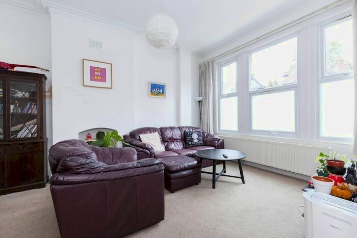 3 Bedroom Flat To Rent In Dyne Road, London, NW6