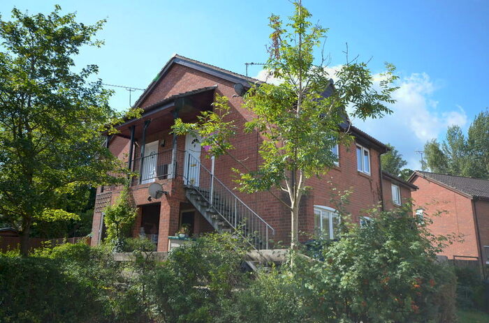 Apartment To Rent In St. Peters Gardens, Farnham, GU10