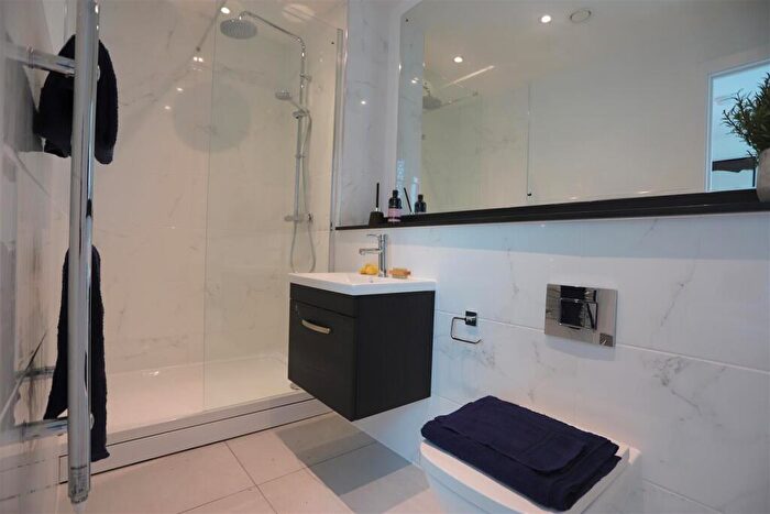 3 Bedroom Apartment For Sale In Great Ducie Street, M3 - Photo 10