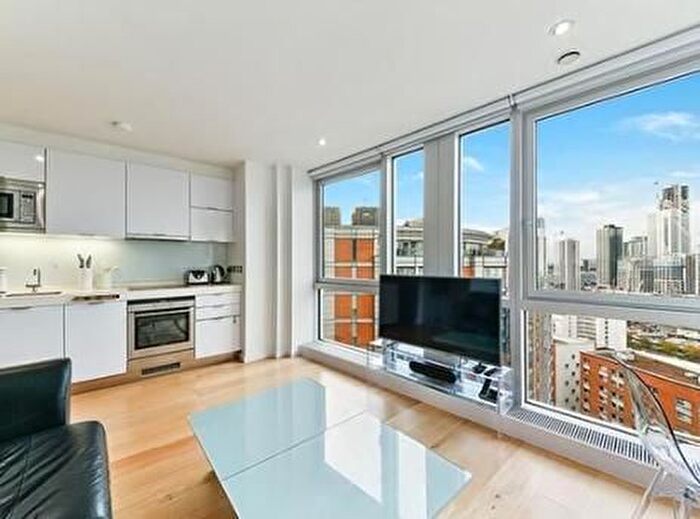 Studio To Rent In Ontario Tower, Fairmont Avenue, Blackwall, Canary Wharf, London, E14