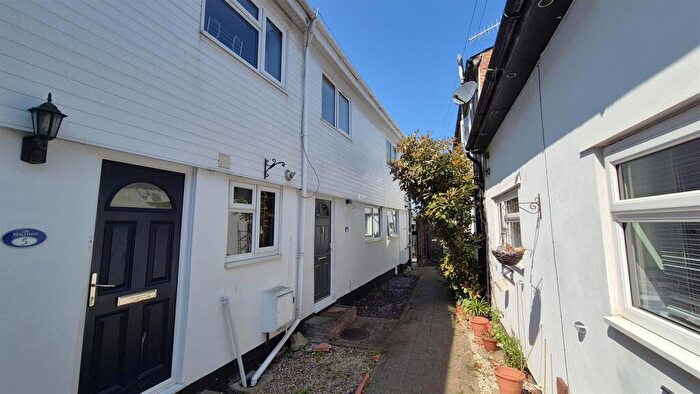 2 Bedroom End Of Terrace House To Rent In The Lion Brewery, PO2