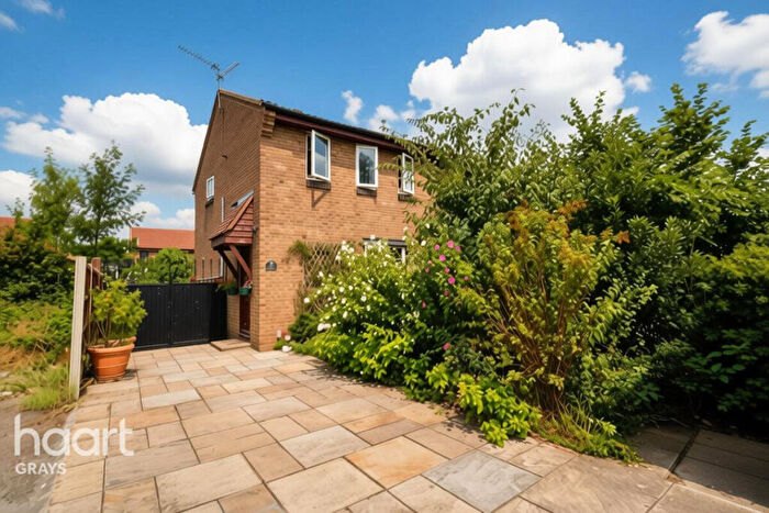 3 Bedroom End Of Terrace House For Sale In Fielding Avenue, Tilbury, RM18