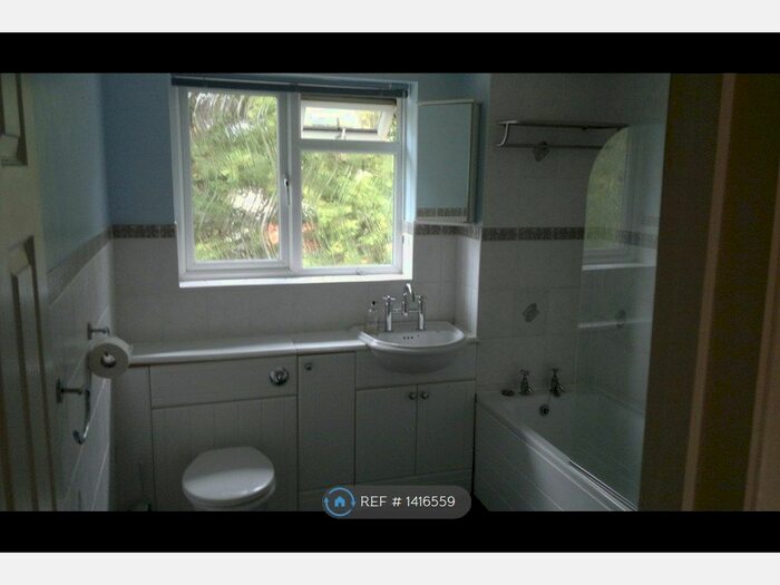 3 Bedroom Flat To Rent In Hills Avenue, Cambridge, CB1