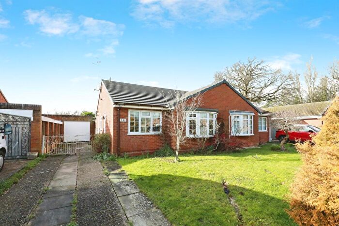 2 Bedroom Semi-Detached Bungalow For Sale In Dovehouse Drive, Wellesbourne, Warwick, CV35