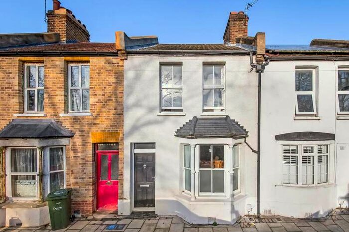 2 Bedroom House To Rent In Robson Road, West Norwood, London, SE27