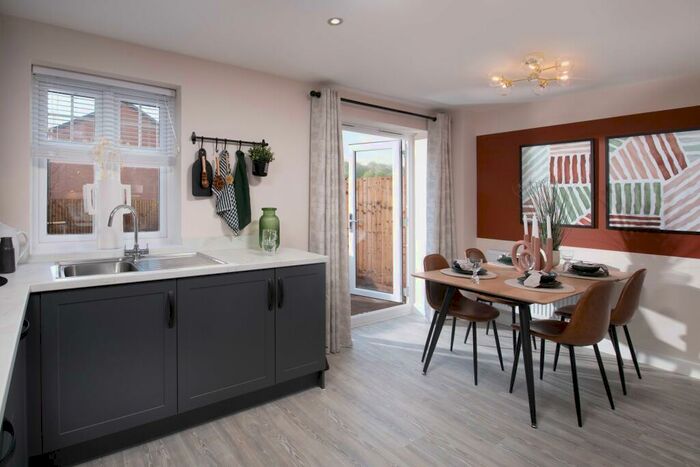 3 Bedroom Semi-Detached House For Sale In Walton Road, Drakelow, DE15