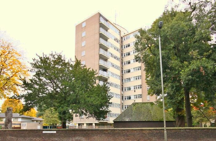 2 Bedroom Flat To Rent In Wimbledon Park Side, Southfields, SW19
