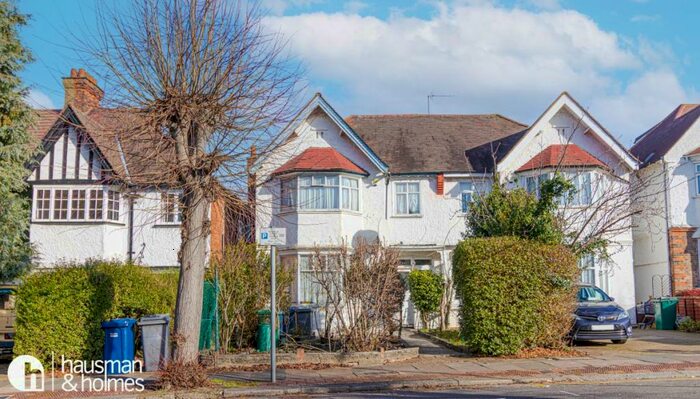 2 Bedroom Flat To Rent In The Grove, Golders Green, NW11