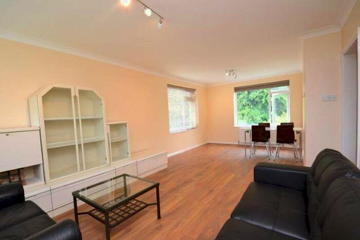 3 Bedroom Flat To Rent In Elm Avenue, Ealing Common, W5