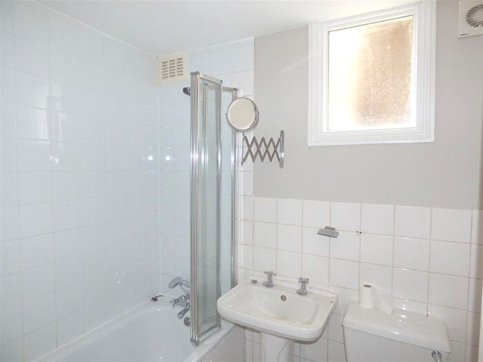 1 Bedroom Flat To Rent In Landor Road, London, SW9