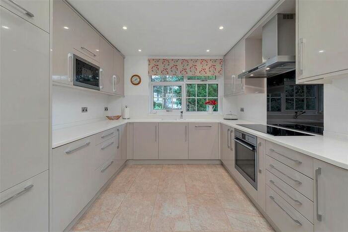 2 Bedroom Flat For Sale In Castle Hill Court, Prestbury, Macclesfield, SK10