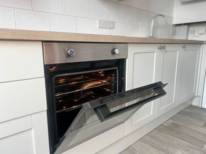 2 Bedroom Flat To Rent In Arch View Crescent, Liverpool, Merseyside, L1