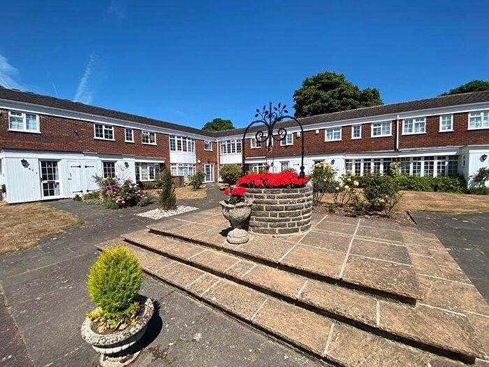 2 Bedroom Flat To Rent In Hayes Lane, Kenley, CR8