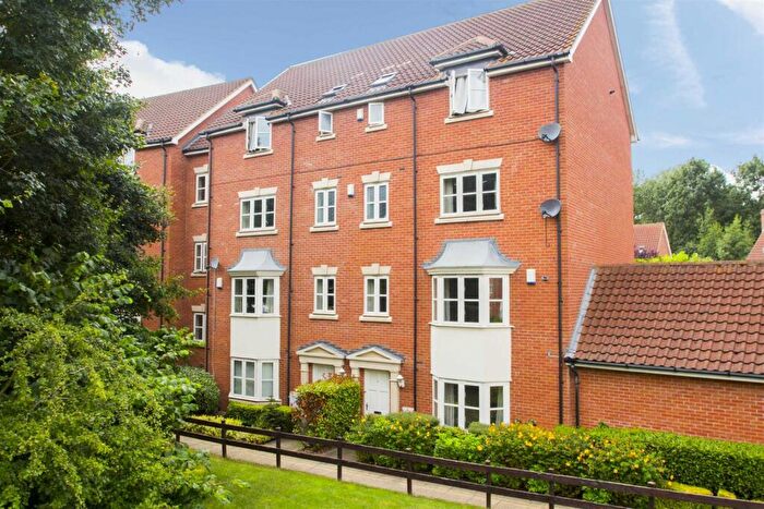 2 Bedroom Apartment To Rent In Woodall Close, Middleton, MK10