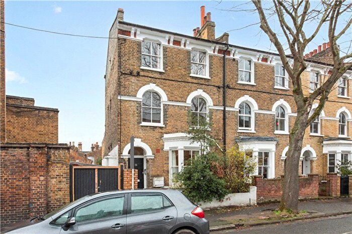 3 Bedroom Flat For Sale In Dalyell Road, London, SW9