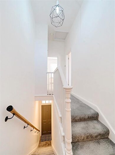1 Bedroom Flat For Sale In Ilbert Street, London, W10