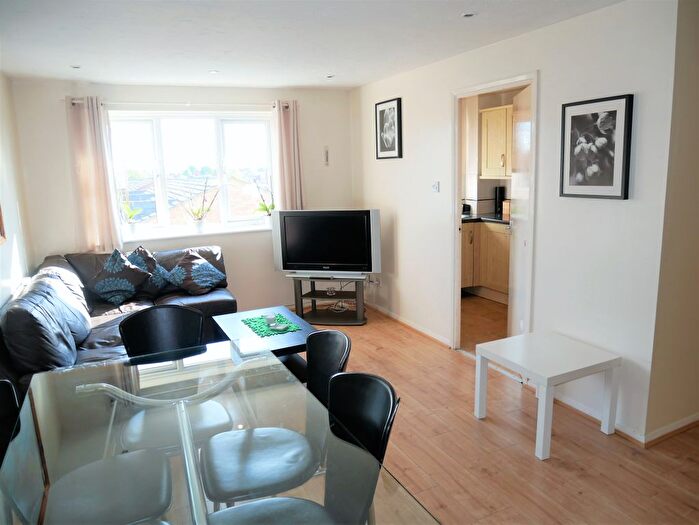 1 Bedroom Flat To Rent In Boston Road, Hanwell, W7