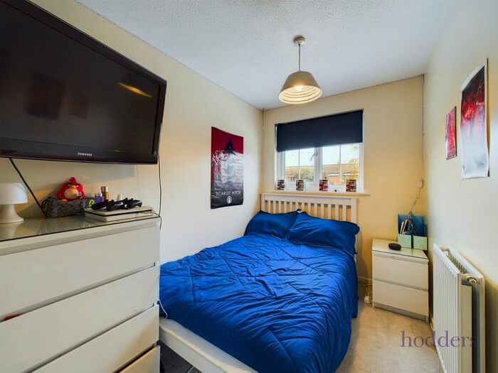 3 Bedroom End Of Terrace House For Sale In Hazelbank Road, Chertsey, Surrey, KT16