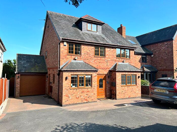 4 Bedroom Detached House For Sale In South Drive, Heswall, Wirral, CH60