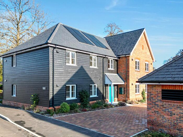 1 Bedroom Apartment For Sale In Woodyard Mead, Downside Road, KT11