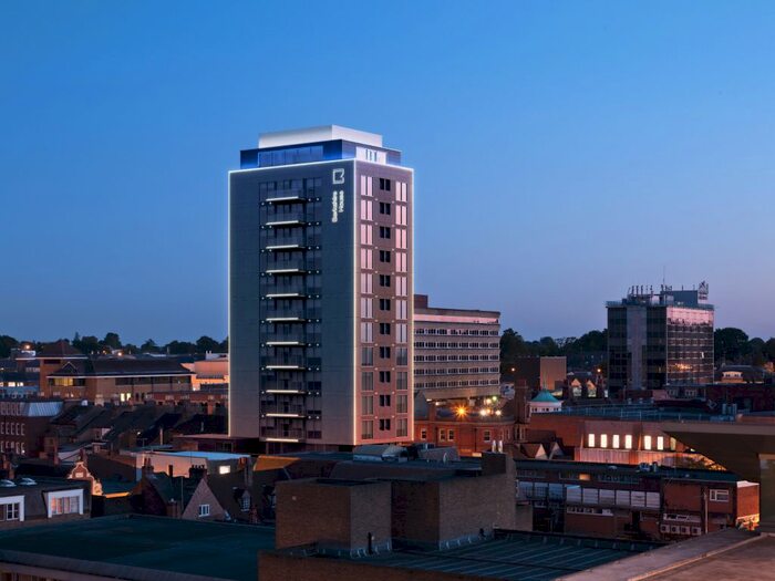 2 Bedroom Flat To Rent In Queen Street, Maidenhead, Berkshire, SL6