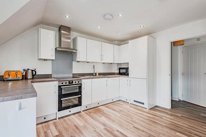2 Bedroom Apartment For Sale In Hoadley Road, Horley, RH6