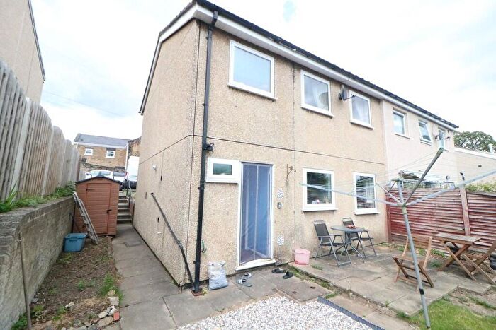 3 Bedroom Semi Detached House For Sale In Westbrook Road, Sheffield, S35