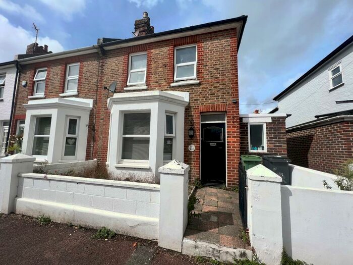 3 Bedroom End Of Terrace House To Rent In Latimer Road, BN22