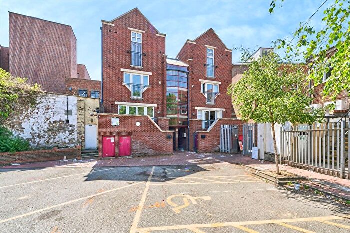 1 Bedroom Flat For Sale In Clarence Street, Kingston Upon Thames, KT1