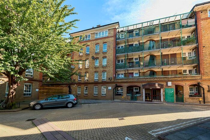 2 Bedroom Flat To Rent In Swan Road, Rotherhithe, SE16