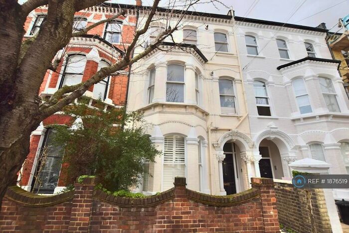 2 Bedroom Flat To Rent In Beauchamp Road, London, SW11