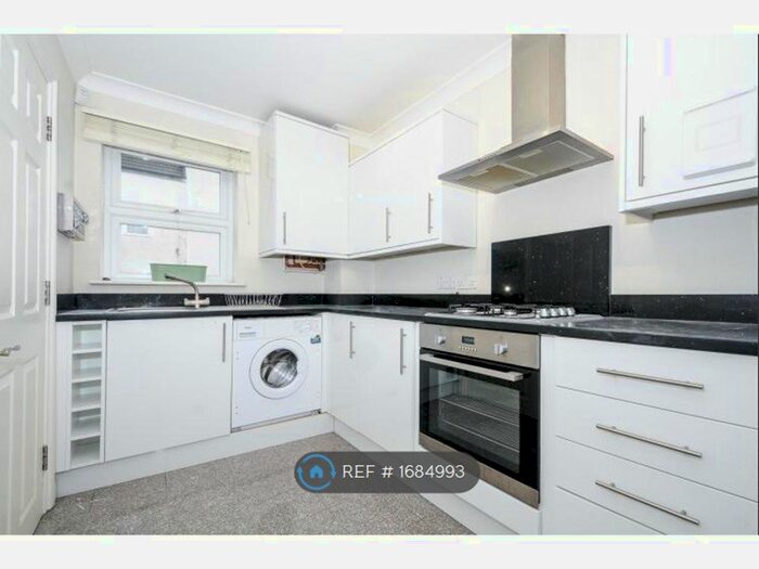 3 Bedroom Semi-Detached House To Rent In Wellmeadow Road, London, SE6