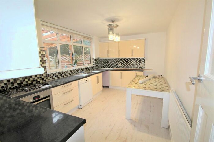 3 Bedroom Property To Rent In Central Avenue, London N9