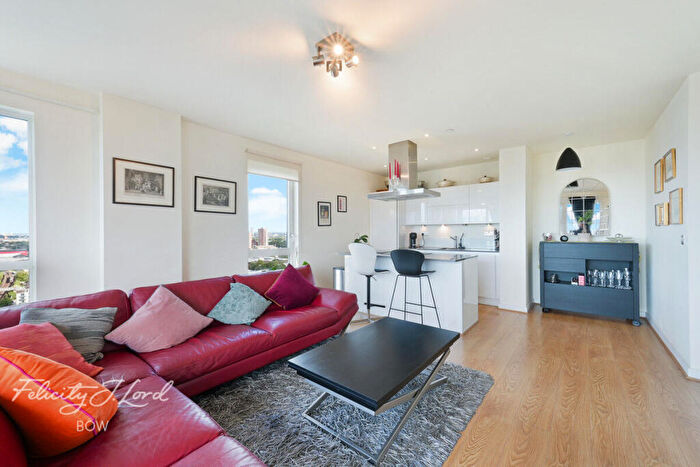 2 Bedroom Apartment For Sale In Hay Currie Street, London, E14