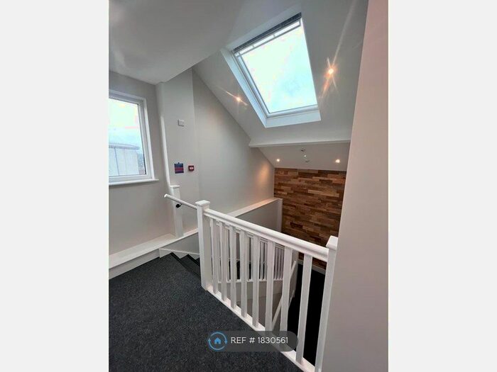 2 Bedroom Flat To Rent In Isabella House, East Grinstead, RH19