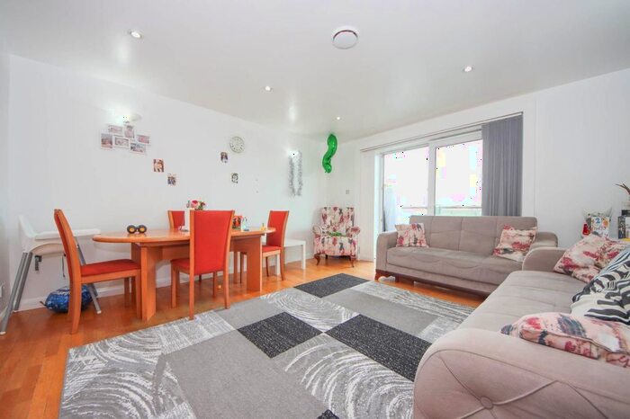 2 Bedroom Flat To Rent In Tower Point, Sydney Road, Enfield, EN2