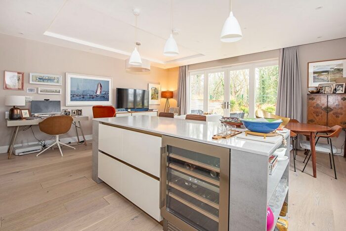 2 Bedroom Flat To Rent In Atkinson Close, London, SW20