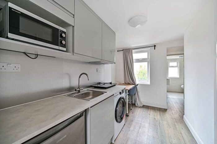 Studio To Rent In Station Road, Kingston, Kingston Upon Thames, KT2
