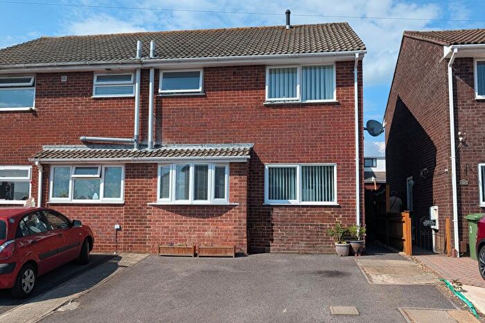 4 Bedroom Semi Detached House For Sale In Hawthorn Close, Portchester, PO16