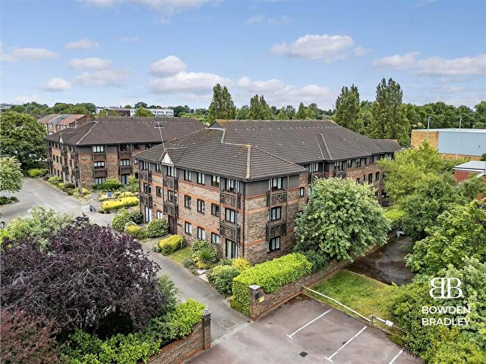 2 Bedroom Apartment For Sale In Vienna Close, Ilford, IG5