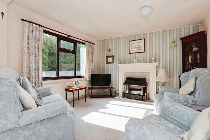 2 Bedroom Bungalow For Sale In Woodcot Park, Wilmcote, Stratford-Upon-Avon, Warwickshire, CV37