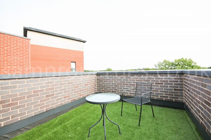 4 Bedroom Town House To Rent In Moss Lane East, Manchester, M16