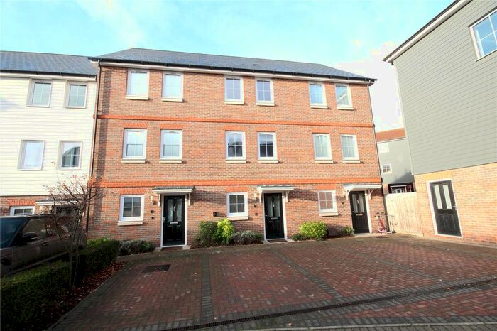 4 Bedroom Town House To Rent In Woodland Road, Dunton Green, Sevenoaks, Kent, TN14