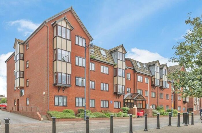 1 Bedroom Apartment For Sale In Deneside, Great Yarmouth, NR30